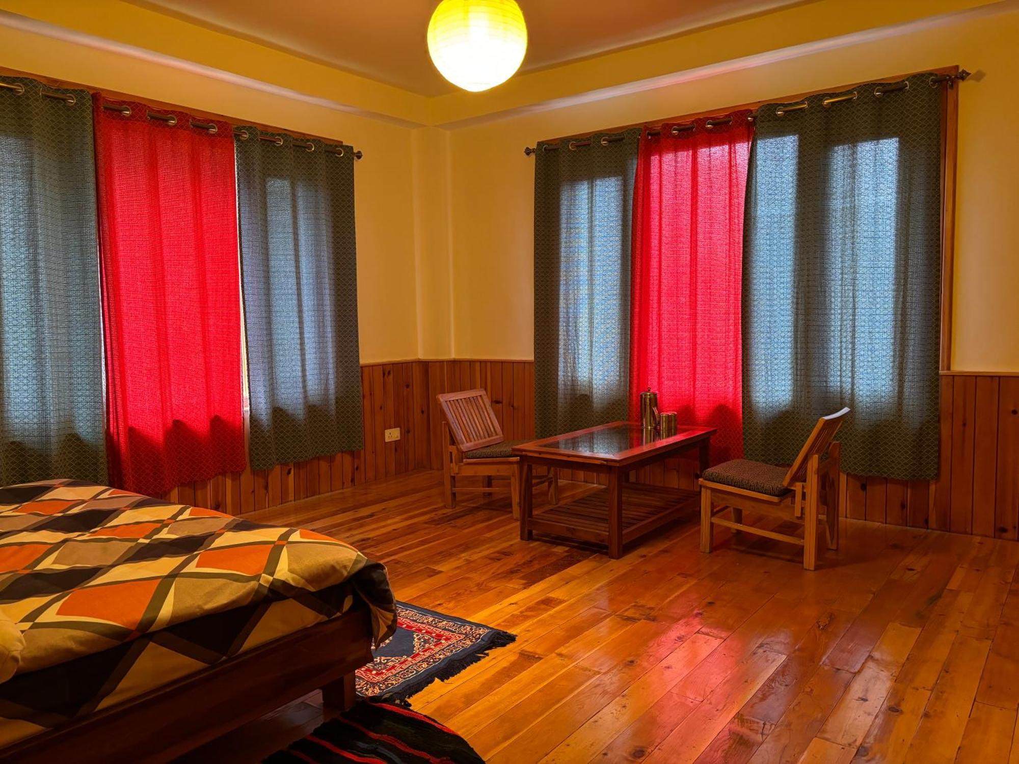 Toshim Homestay Sangla Exterior photo