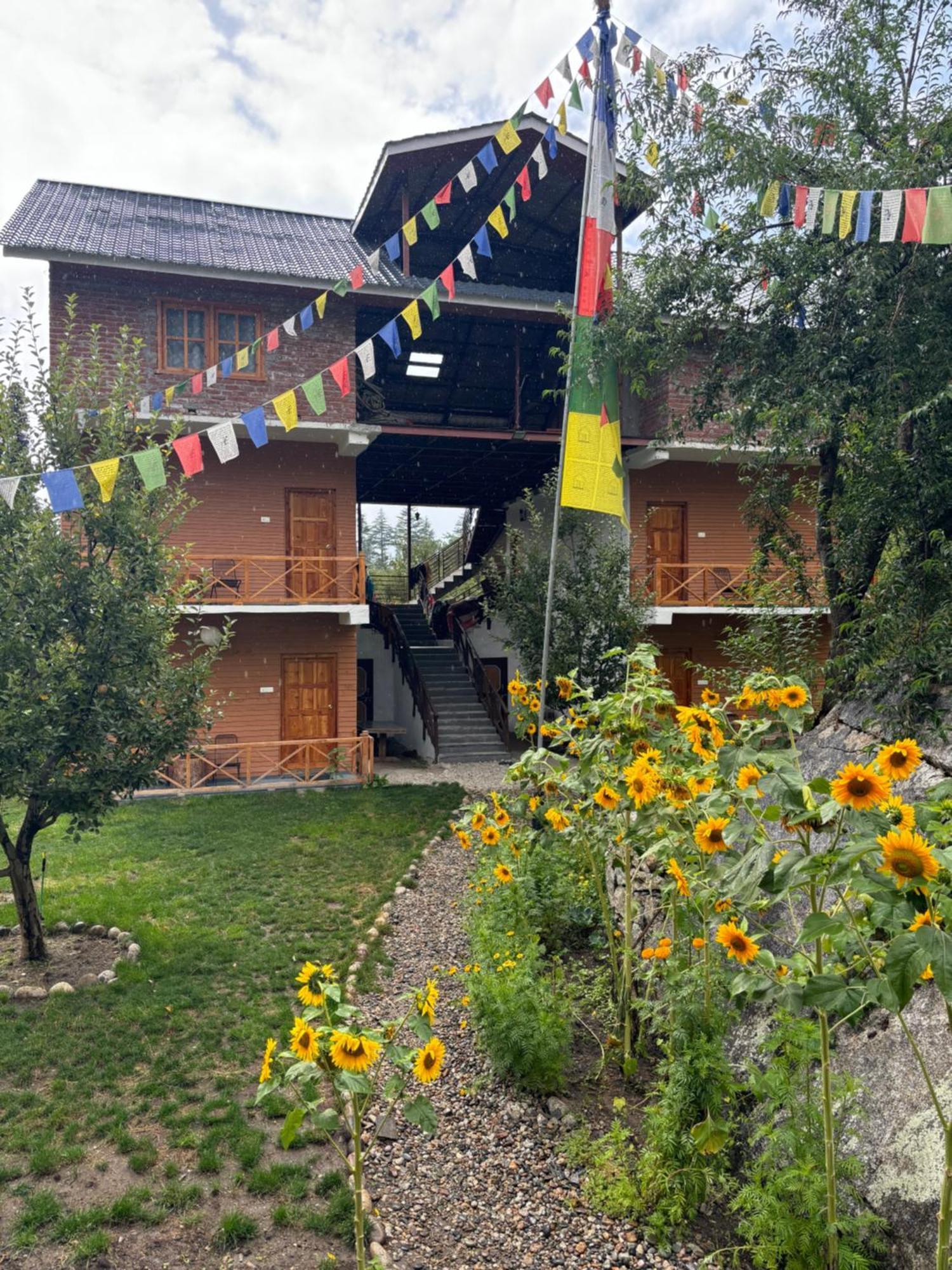 Toshim Homestay Sangla Exterior photo