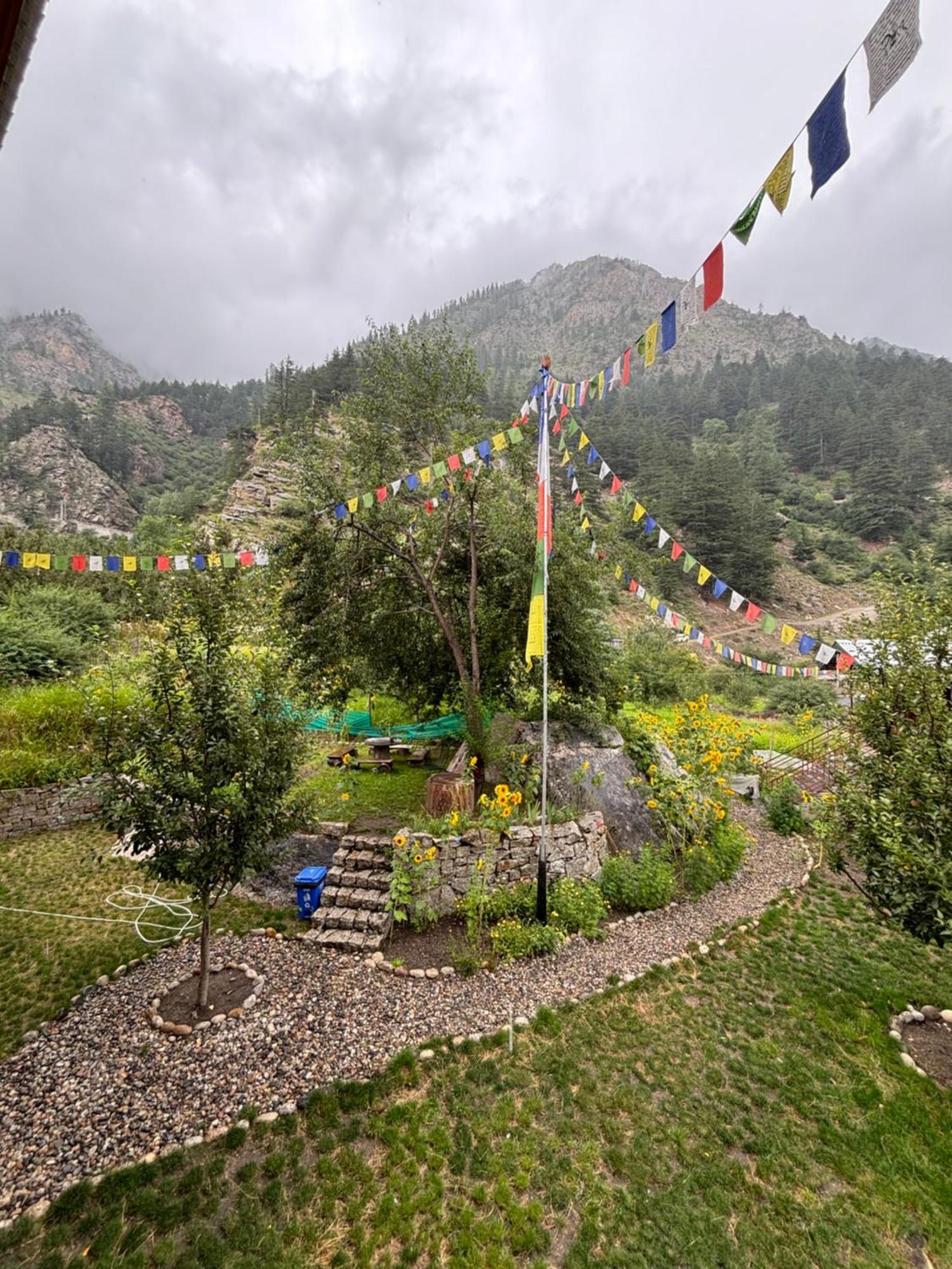 Toshim Homestay Sangla Exterior photo